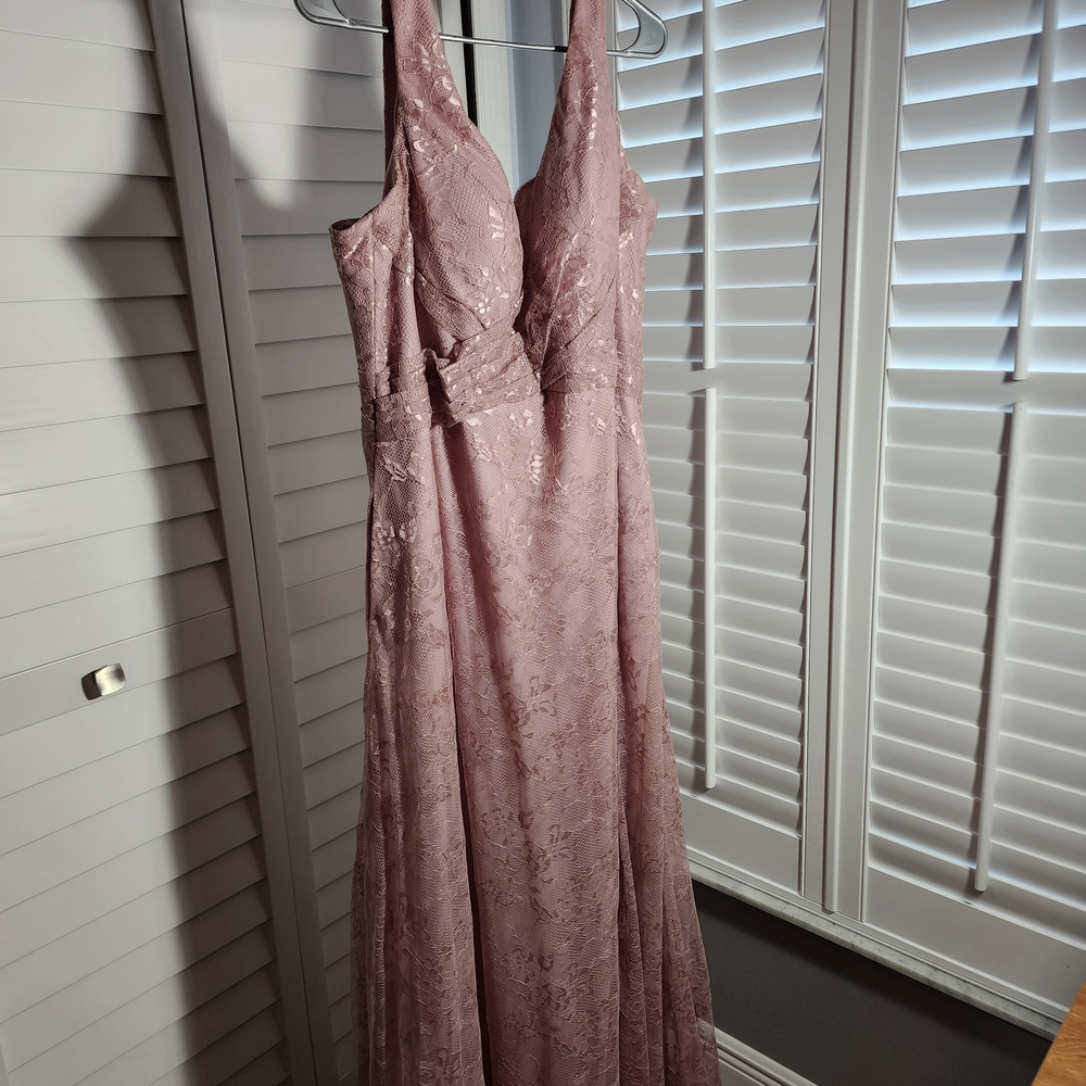 Elegant Lace Evening Gown in Dusty Pink